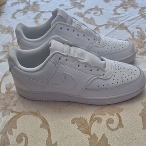 Nike Men's White Low-Top Sneakers